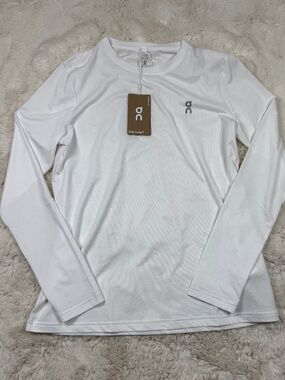 On Cloud Running NWT Core Long T Long Sleeve T-Shirt White Women's Medium